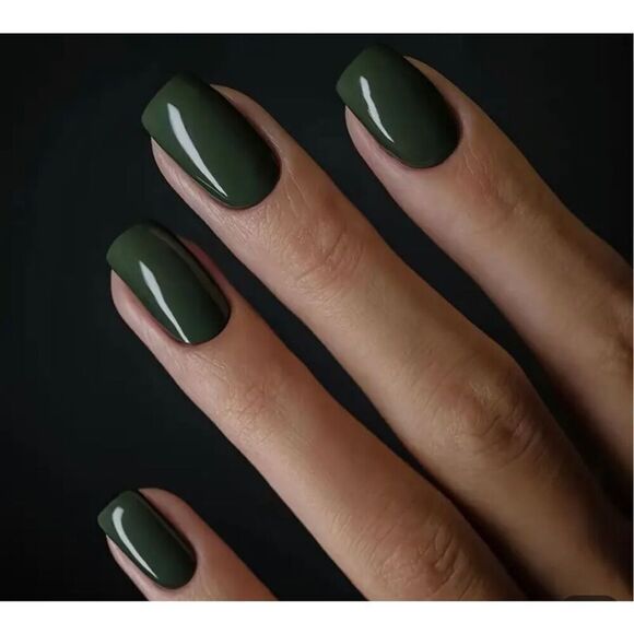 24-Piece Set of Deep Green Glossy Square Shape Press-On Nails - Picture 1 of 4